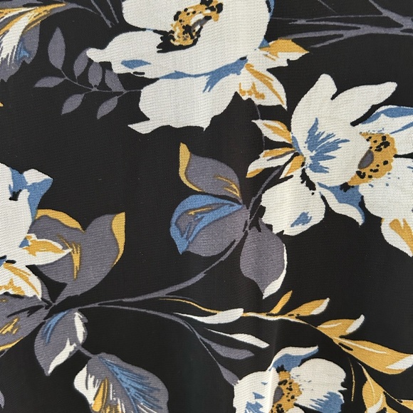 Short sleeve floral mesh top with mock neck - Picture 3 of 3